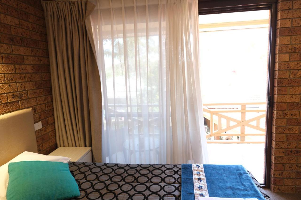 Sapphire Palms Motel Entrance Extérieur photo